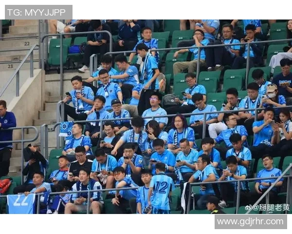 深圳网球队实力引发热议球迷对其表现和训练方式展开激烈讨论 深圳网球队实力引发热议球迷对其表现和训练方式展开激烈讨论