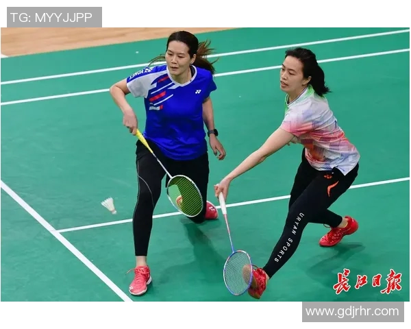 南京羽毛球队与北京羽毛球队赛后复盘分析团队配合与战术执行的关键因素 南京羽毛球队与北京羽毛球队赛后复盘分析团队配合与战术执行的关键因素