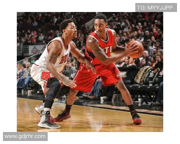 后卫足球明星全景展示与精彩瞬间汇总大赏 后卫足球明星全景展示与精彩瞬间汇总大赏