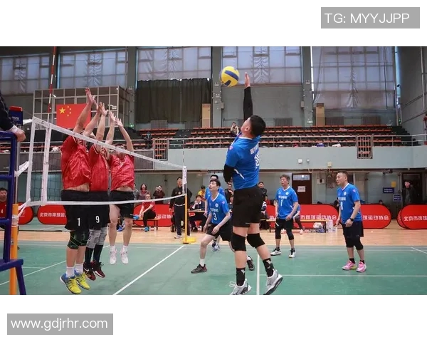 排球战术分析:北京排球队荣膺全国第二名的背后故事与策略探讨 排球战术分析:北京排球队荣膺全国第二名的背后故事与策略探讨