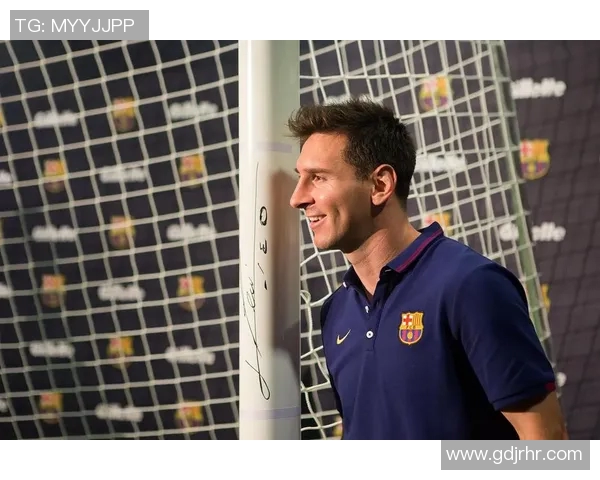 昔日足球明星重返赛场再展风采引发球迷热议与期待