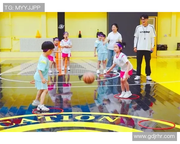 探索足球与篮球的魅力交汇点让运动激情点燃青春梦想